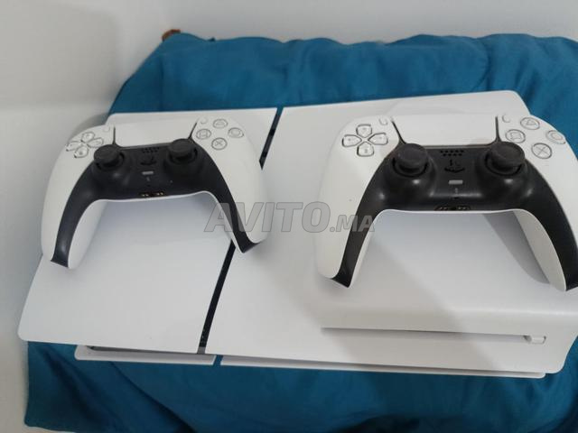 PlayStation 5 Slim (Édition Standard) 2 Manettes