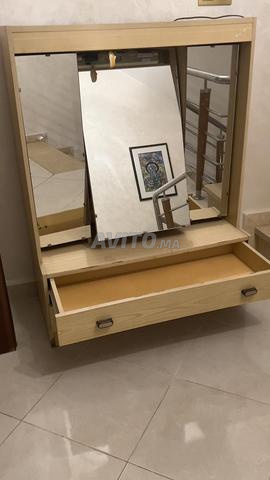 منضدة زينة بمرآة وإضاءة