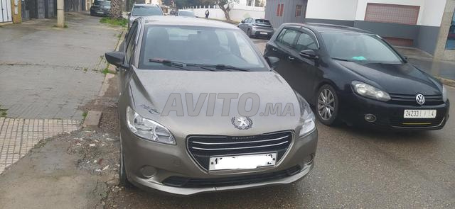 Peugeot 301 essence modèle 2014 - 2