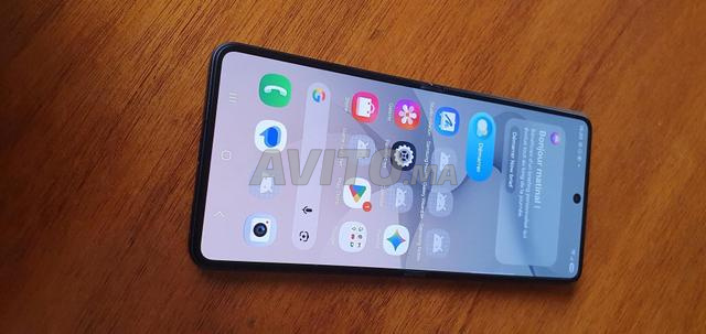 Samsung Z FLIP8 avec GALAXY BUDS 3 - 2