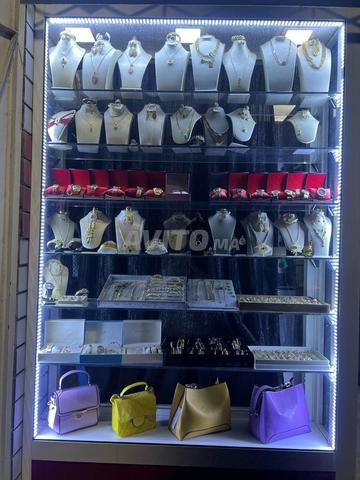 Vitrine et marchandise - 2