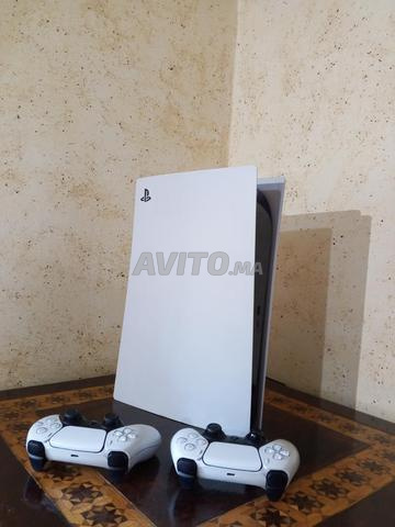 Console PS5 d'occasion avec deux manettes en bon état - 2
