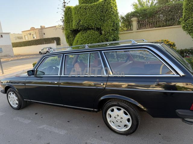 Mercedes-Benz C300 modèle 1979 - 2