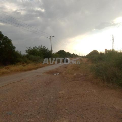 Magasin avec maison enregistrée à vendre, route El Kaaichba, 314 m² - 2
