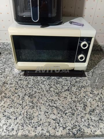 لوحة كهربائية وفرن كهربائي