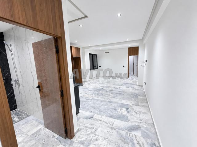 🏠 Studio vide à louer – Roches Noires