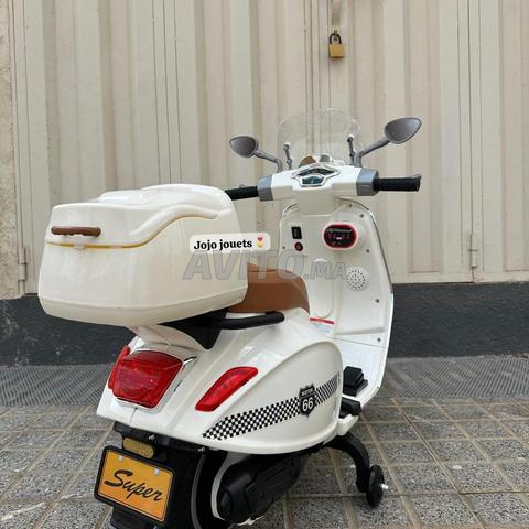 MOTO VESPA ÉLECTRIQUE POUR ENFANTS - 2