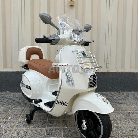 MOTO électrique Vespa pour enfants 12V - 2