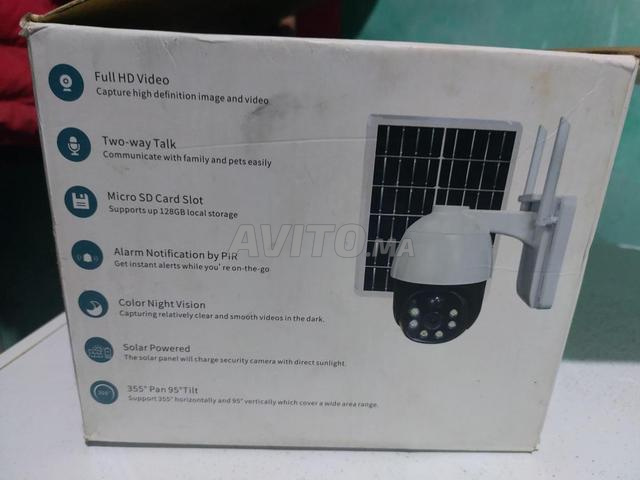 Caméra de surveillance à énergie solaire, utilisée, encore en bon état. - 2
