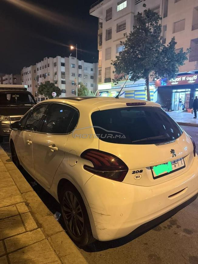 Peugeot 208 White édition