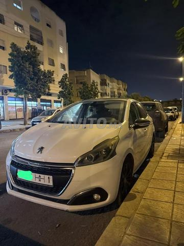 Peugeot 208 White édition