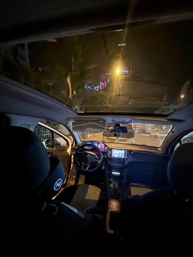Peugeot 208 White édition