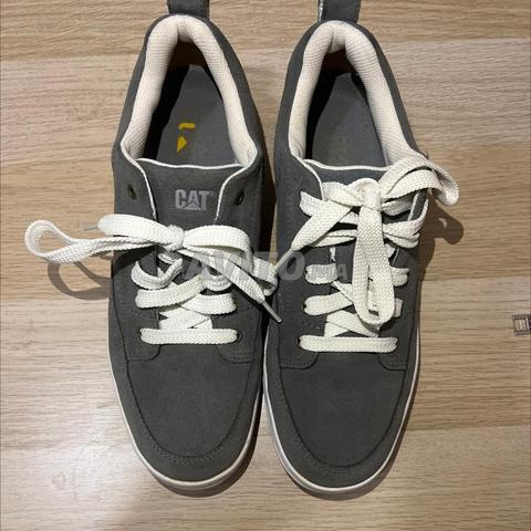 une paire de chaussures - 2