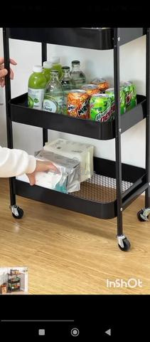 Un chariot avec table - 2