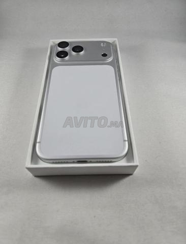 iPhone 17 Pro Max 256 Go Argent Cosmique - 2