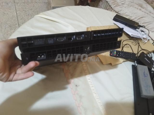 PS4 à vendre avec 2 manettes - 2