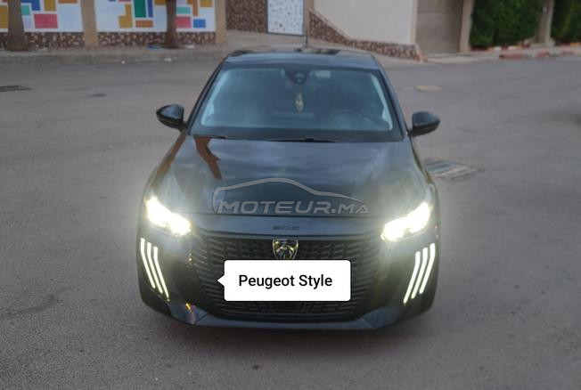 Peugeot 208 version Style manuelle très bon état 