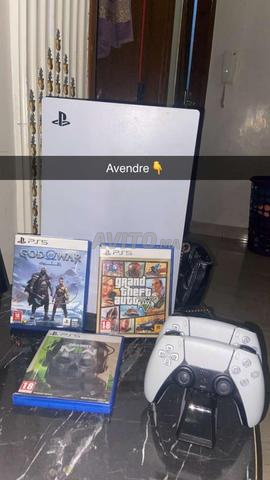PS5 avec 2 manettes - 2