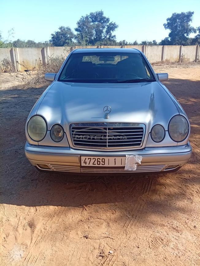 Mercedes-Benz 220 Diesel Manuelle 1999 à El Hajeb
