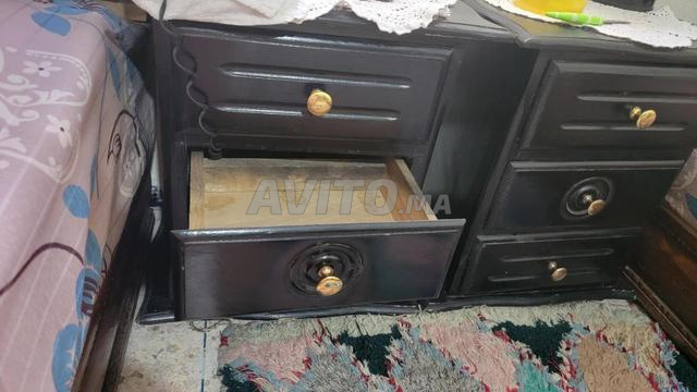 كومودينو وطاولتان جانبيتان من الخشب - 2