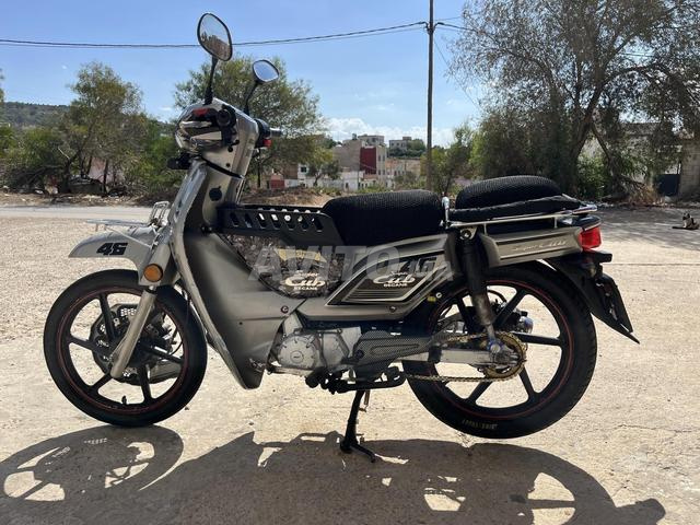 Kénitra.. Moto en état neuf - 2