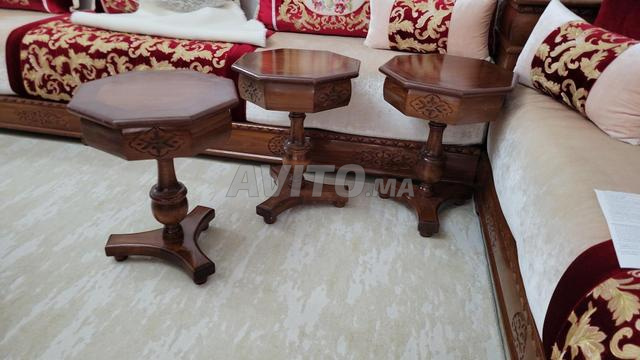 Table de salon en bois avec 3 petites tables à vendre
