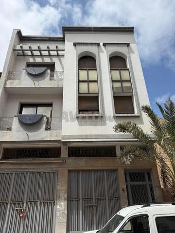 منزل مع محل/كراج للبيع - 2