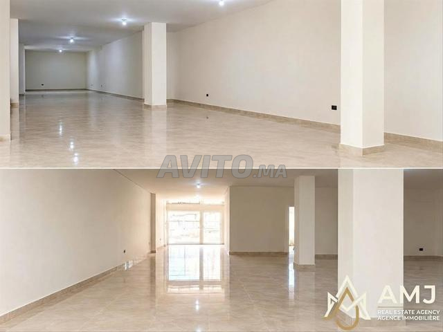 À LOUER LOCAL COMMERCIAL DE 268 M² BOURGOGNE - 2
