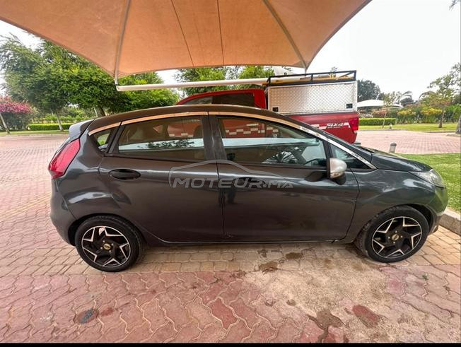  . A sale  FORD FIESTA 2013 ESSENCE EN BON ETAT 