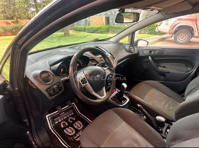  . A sale  FORD FIESTA 2013 ESSENCE EN BON ETAT 