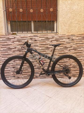 دراجة جبلية TREK SUPERCALIBER 9.8 GX كاملة الكربون - 2