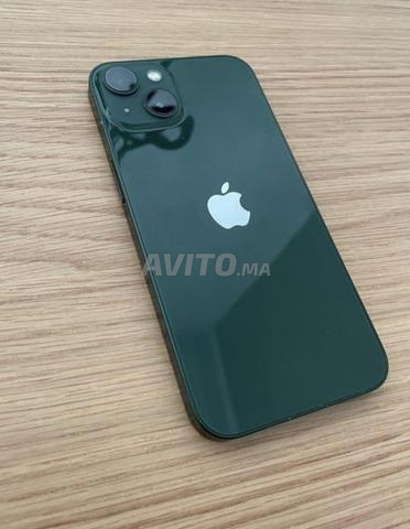 iPhone 13 128go bon état vert - 2