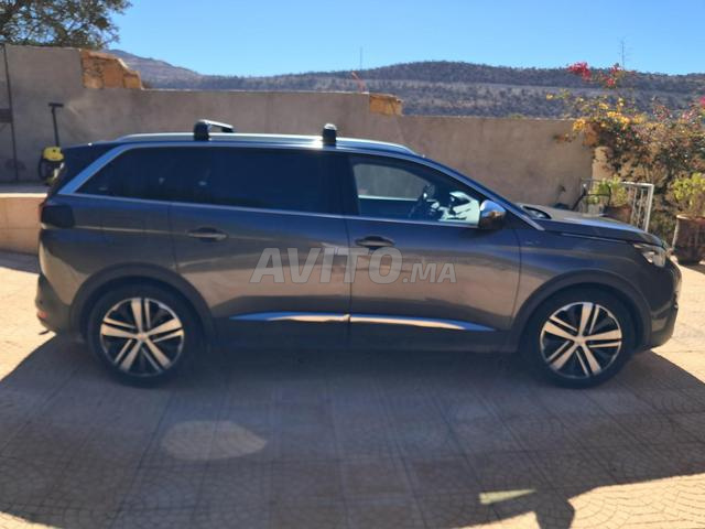 Peugeot 5008 modèle GT dédouanée - 2