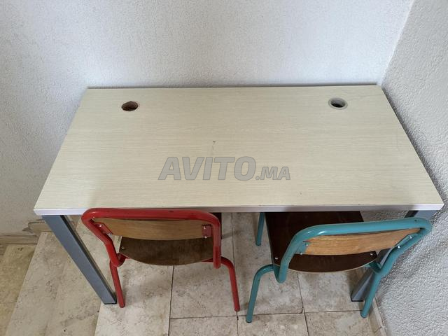 Bureau avec deux chaises - 2