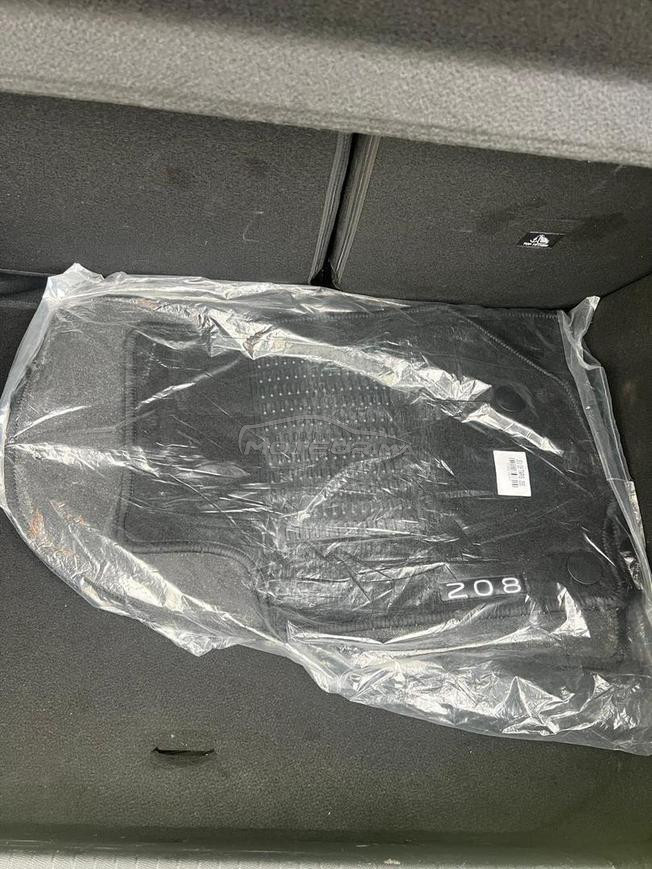 peugeot 208 model 2025 darba 36 klm