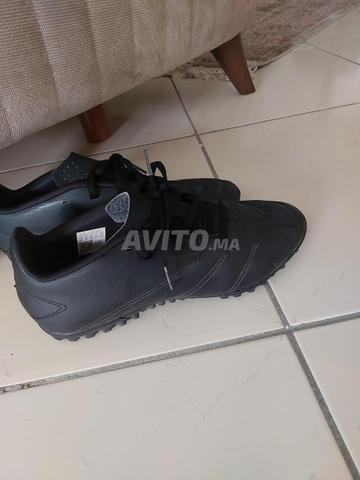 Crampons Adidas (41-42) très bon état - 2