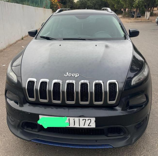 très belle voiture 4/4 bien entretenu 