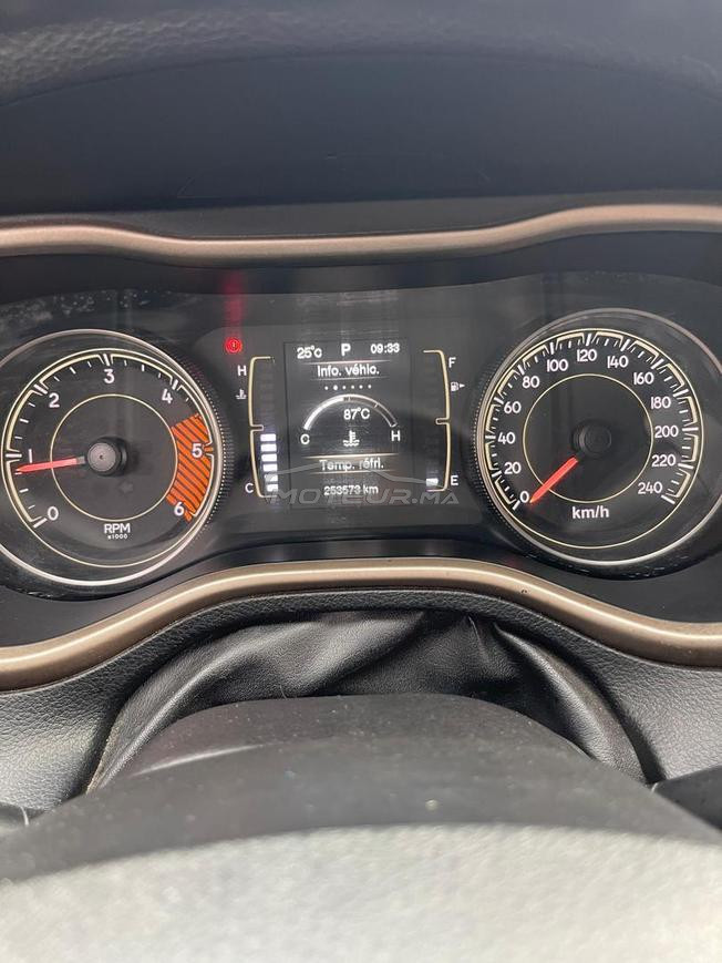très belle voiture 4/4 bien entretenu 