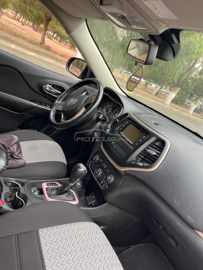 très belle voiture 4/4 bien entretenu 