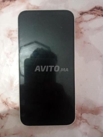 iPhone 13 normal avec chargeur original et pochette - 2