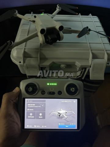 Drone DJI Mini 3 Pro avec caméra HD 4K et télécommande