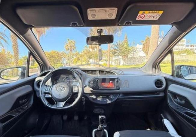 À vendre Yaris essence première maiin