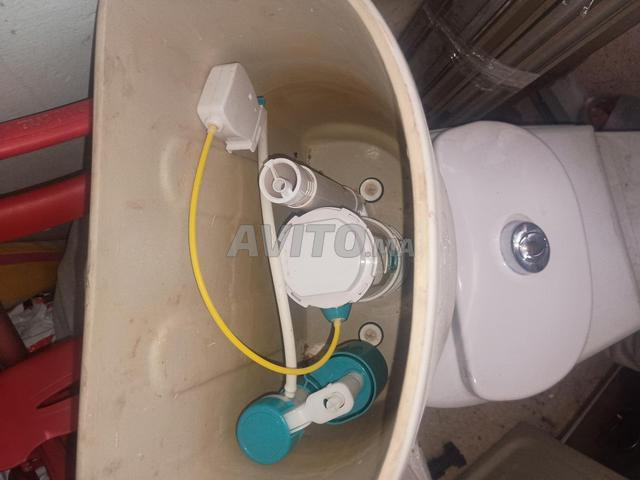 Toilette de salle de bain - 2