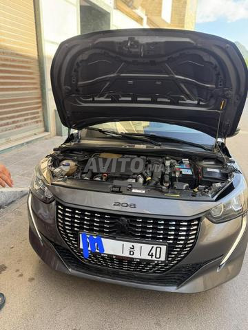 Peugeot 208 Diesel Automatique 2022 à Tanger - 2