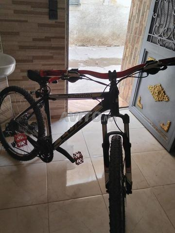 Vélo Kabraaj en noir et rouge - 2