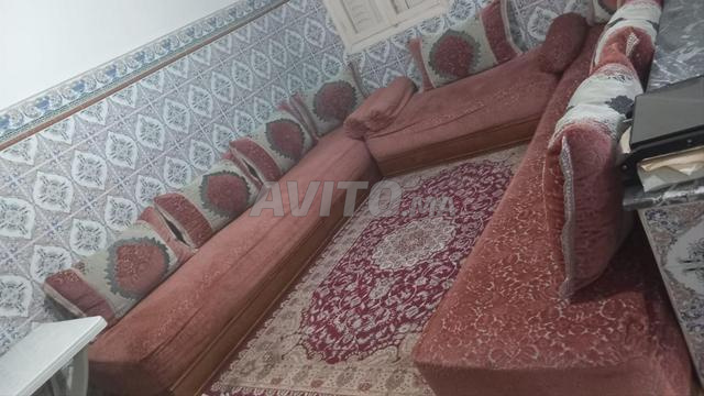 صالون كامل بالزرابي بحالة جيدة - 2