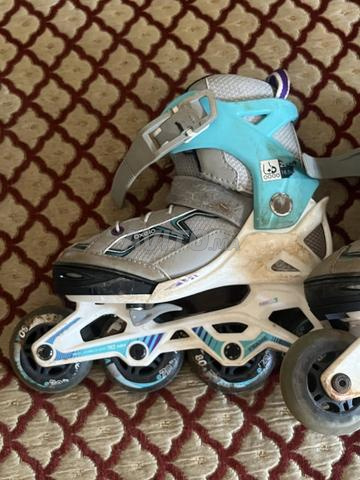 Rollers pour enfants en bon état prix à discuter - 2