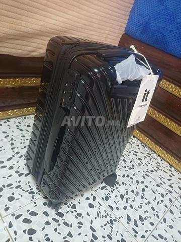 حقيبة يد للسفر من ماركة it Luggage - 2