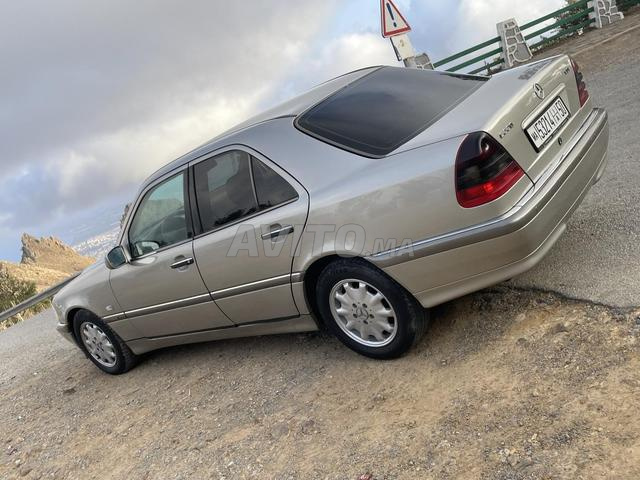 Mercedes 220 modèle 99 douane 2007 - 2