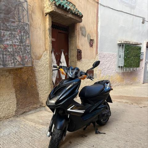 Meknes, Borj Moulay Omar, Rue de l'École
